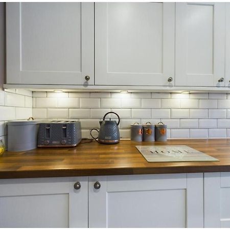 Tallets Apartment With Balcony & Parking 툭스베리 외부 사진